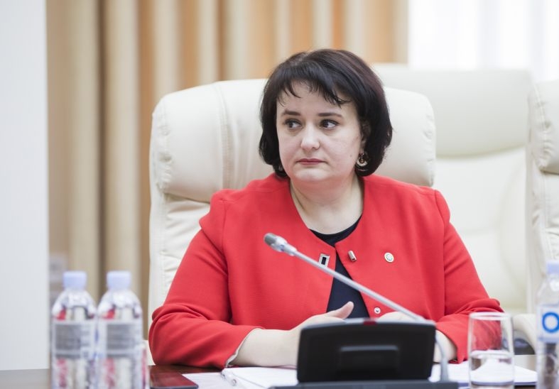 Ministra Sănătății afirmă că moldovenii au o tendință de a se autotrata la domiciliu, chiar și de COVID-19