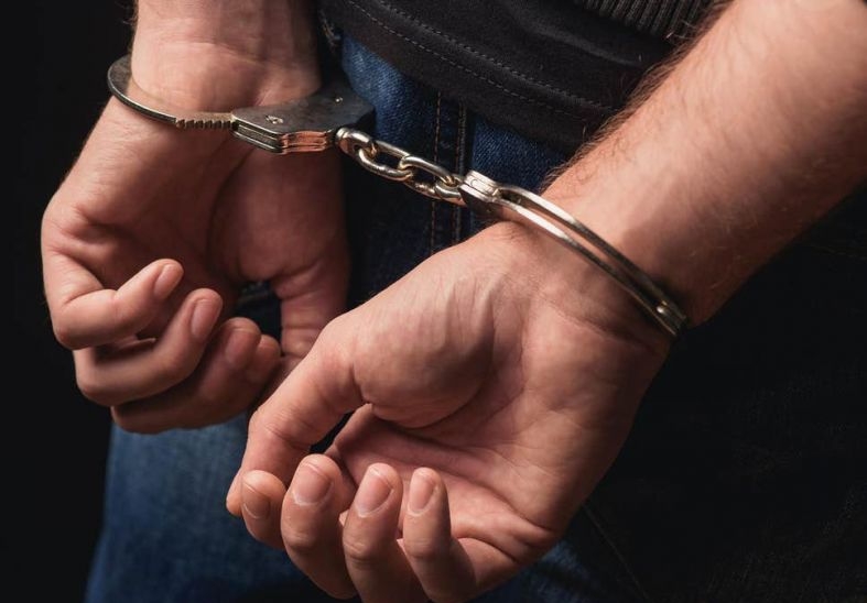 Два молодых человека из столицы были задержаны за торговлю наркотиками онлайн
